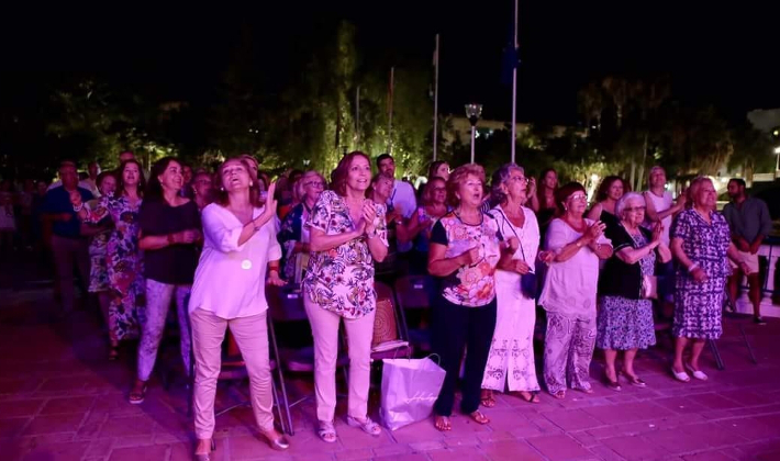 El grupo almeriense Almenara ofreció un bello y solidario concierto en Almuñécar 